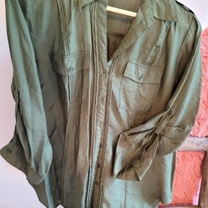 Bottoms down shirt!! Like New!